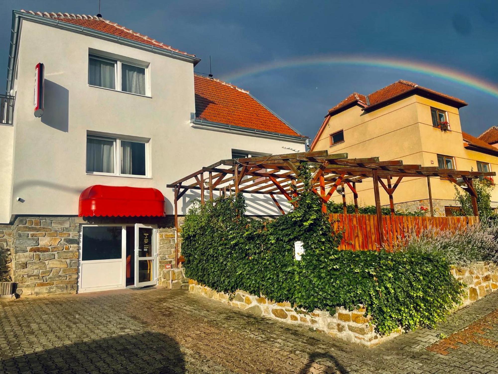 Penzion Fontana Hotel Namest nad Oslavou Ngoại thất bức ảnh